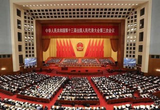 聚焦两会